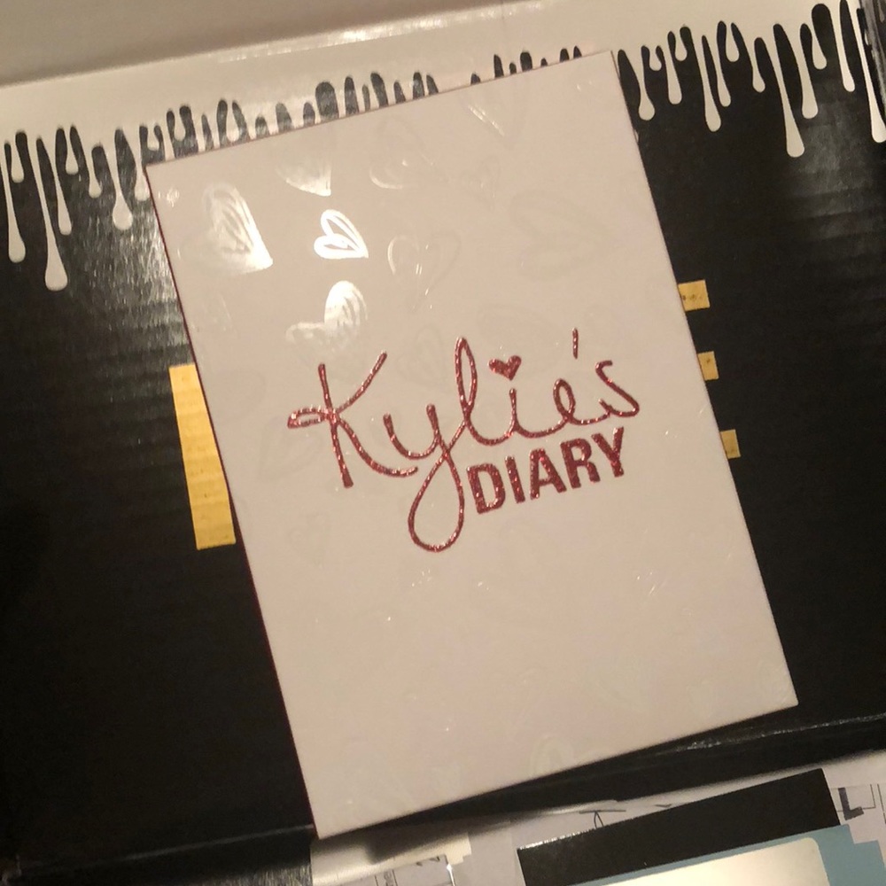 Kylie Jenner Diary Palette